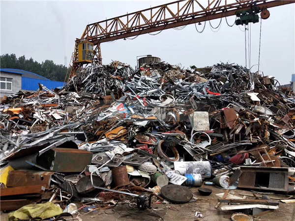 <a href='http://www.anenr.cn' target='_blank'><span>金屬破碎機(jī)</span></a>客戶現(xiàn)場