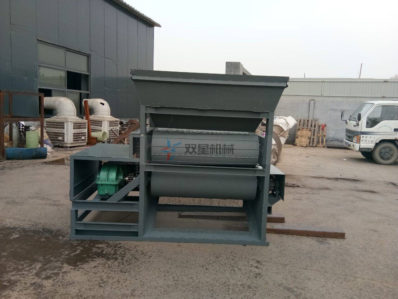 易拉罐壓扁機設(shè)備屬于易拉罐加工中常用設(shè)備