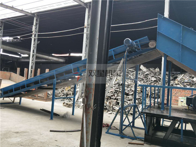 <a href='http://www.anenr.cn/psxl/4.html' target='_blank'><span>廢鋼破碎機(jī)</span></a>客戶現(xiàn)場(chǎng)拍攝