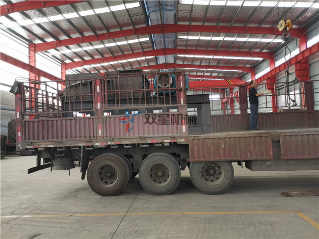 1600<a href='http://www.anenr.cn' target='_blank'><span>金屬破碎機(jī)</span></a>發(fā)貨