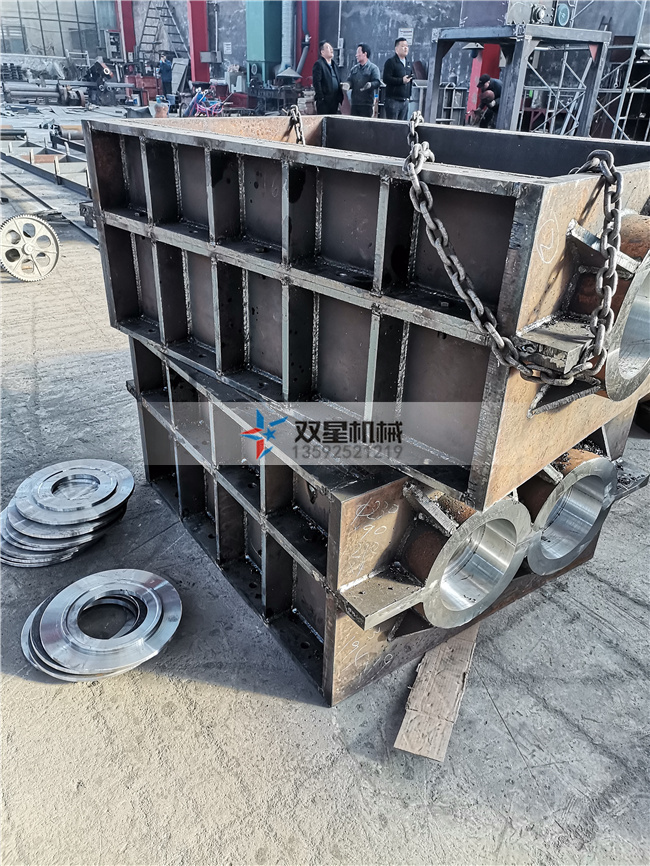 <a href='http://www.anenr.cn/ssxl/10.html' target='_blank'><span>金屬撕碎機(jī)</span></a>撕碎箱體實(shí)拍