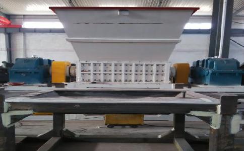 哪些因素決定著<a href='http://www.anenr.cn/ssxl/10.html' target='_blank'><span>金屬撕碎機</span></a>的價格