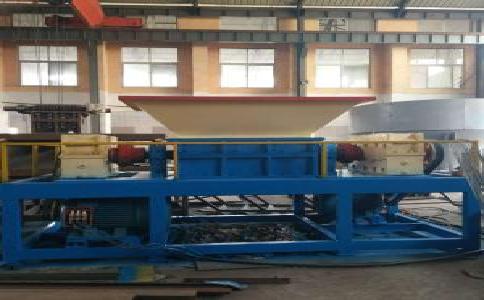 打開(kāi)大型<a href='http://www.anenr.cn/ssxl/10.html' target='_blank'><span>金屬撕碎機(jī)</span></a>時(shí)應(yīng)注意些什么